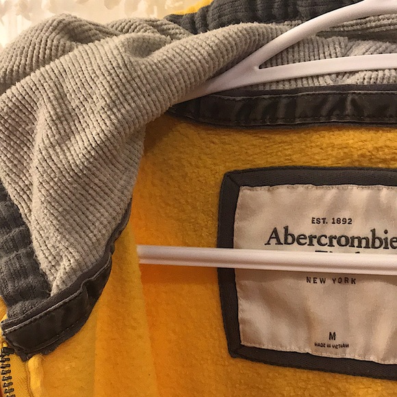 Abercrombie & Fitch Sweater - Picture 3 of 3